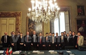 Photo of visiting Vietnamese financial and banking officials and representatives from the Association of Banking in Italy (ABI) in Rome on January 9. (Source: VNA)
